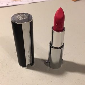 Givenchy le rouge 205